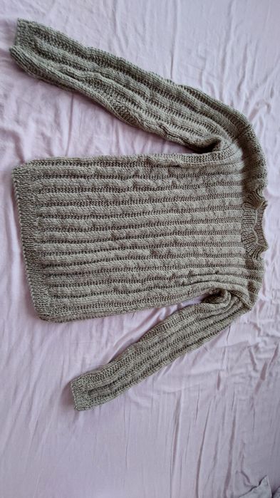 Дамски пуловер зимен размер М ръчно плетиво