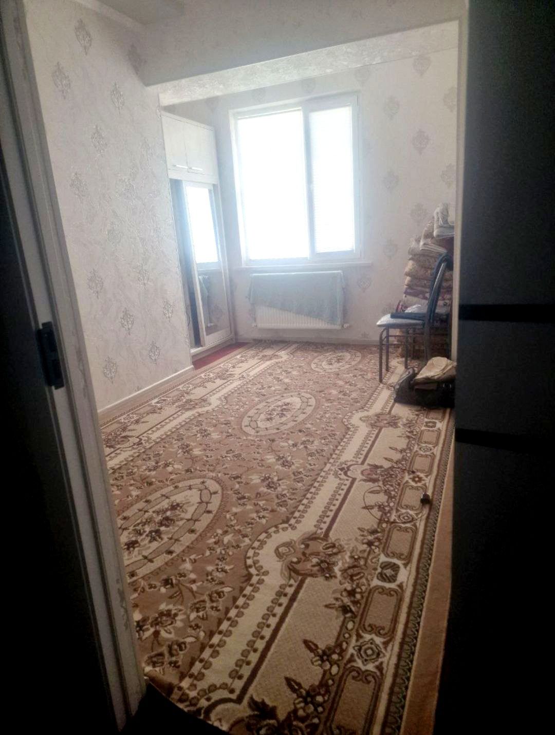 рядом с метро-1 станция 2 комнатная 2 этаж 58кв.м с мебелью и техникой