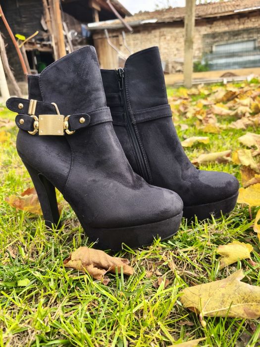 Високи велурени боти