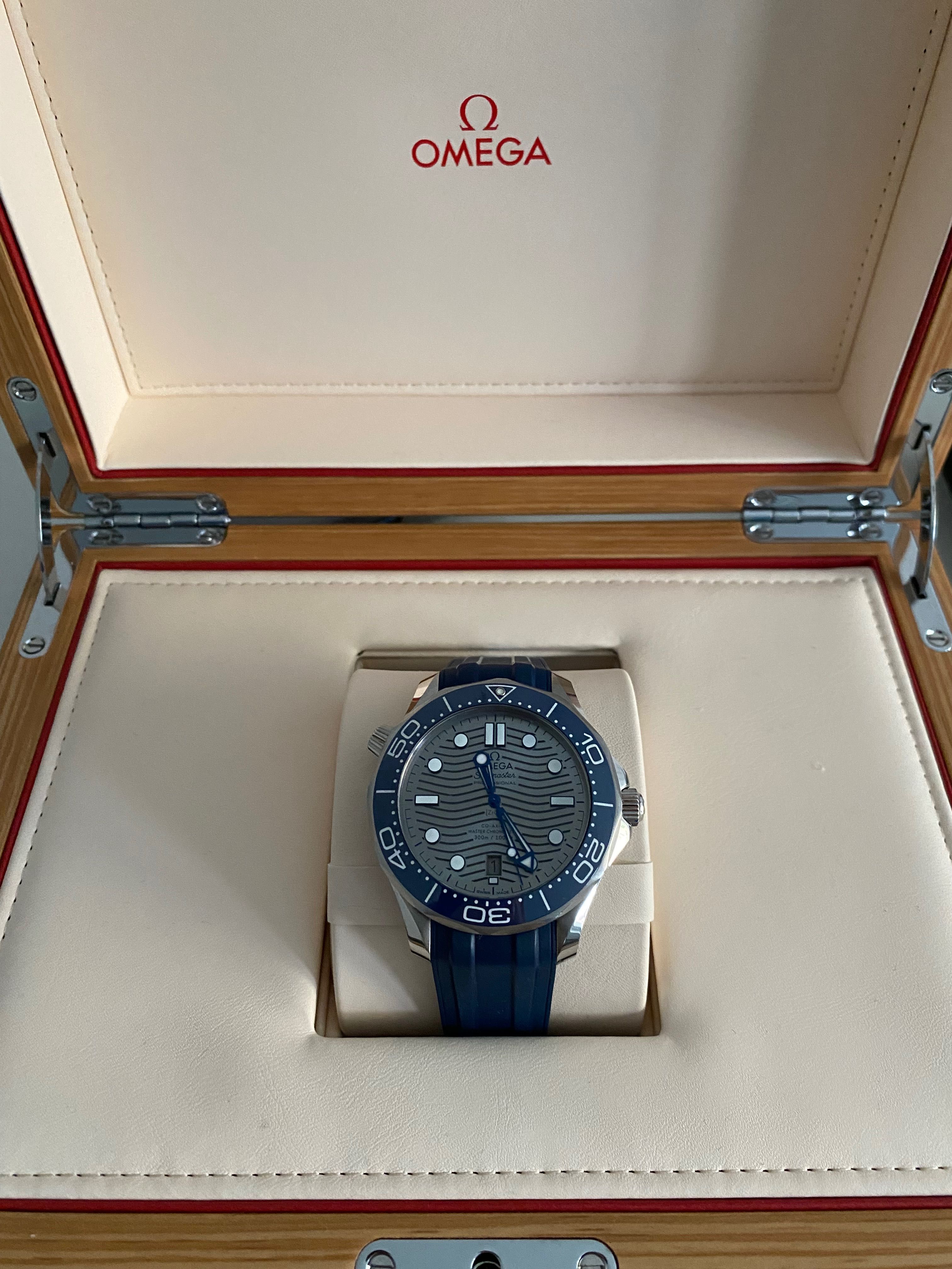 Omega Seamaster Diver 300 M Chronometer 2023 Box & Papers