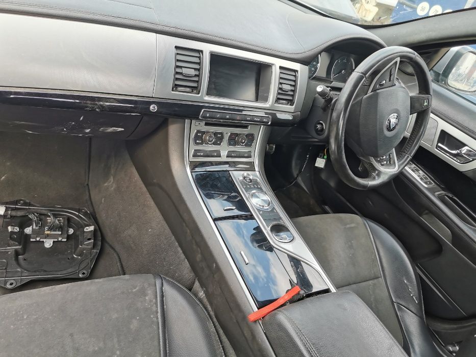 Dezmembrez Jaguar xf 2,2/2,7 3.0 facelift 2010 2012 2015/piese jaguar/