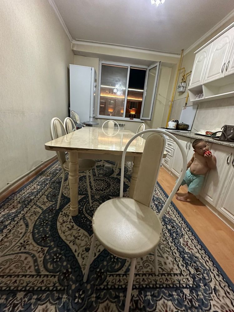 Кухонный стол стулья