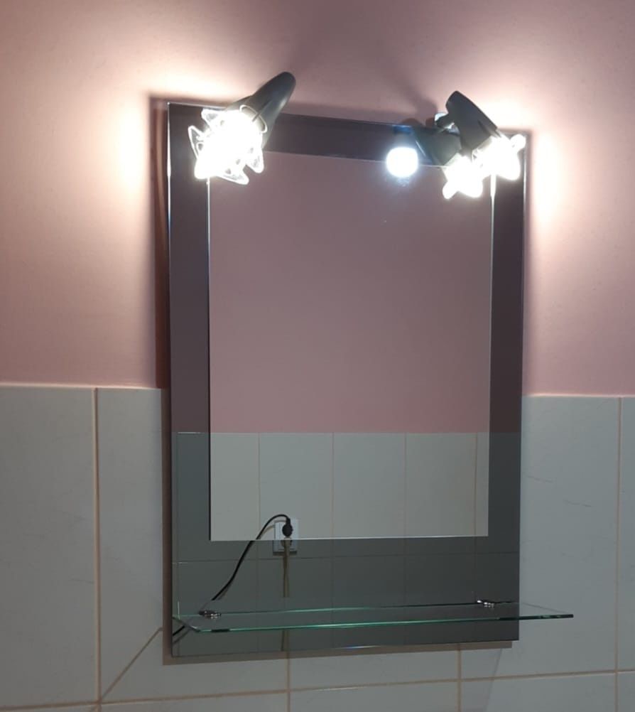 Oglinda baie cu iluminare