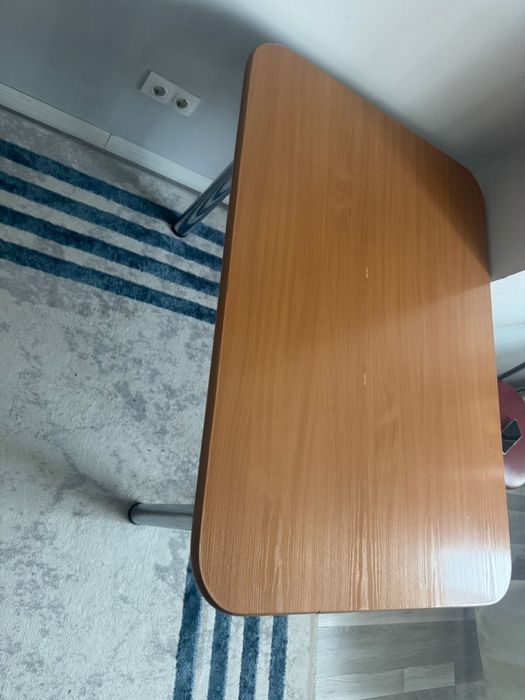 Стол и стулья 4шт в хорошем состоянии