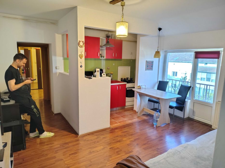 Vând apartament 2 cam la mansardă
