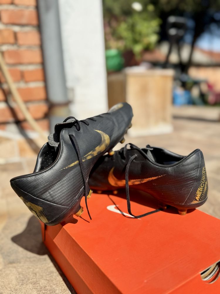 Продавам бутонки NIKE MERCURIAL Superfly 6