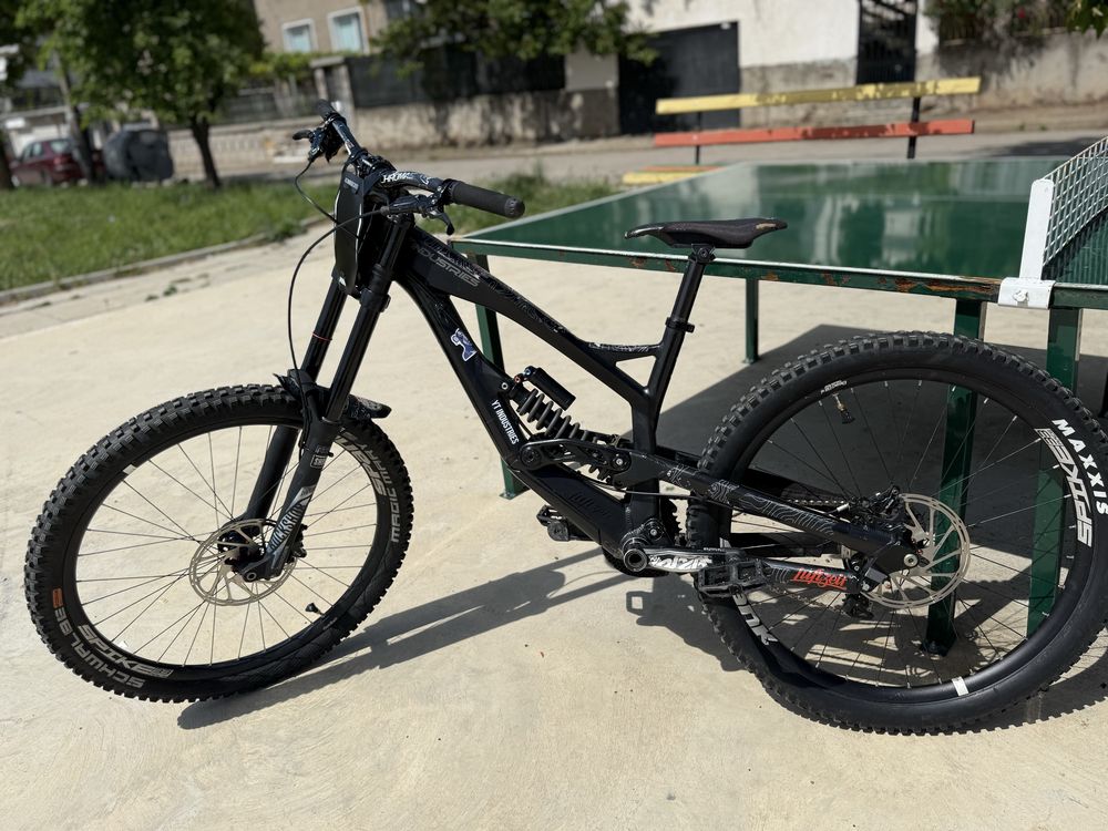 Downhill DH колело YT tues 2015 27,5