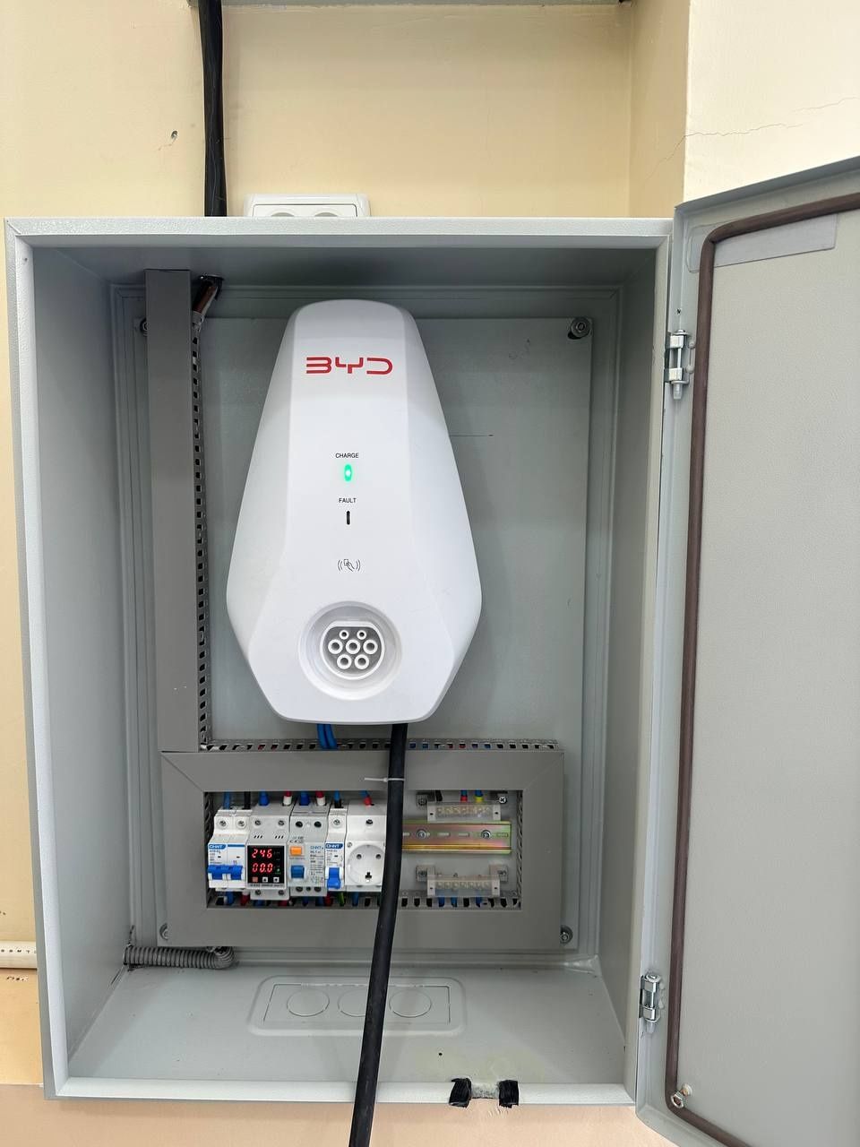 Elektrik va elektromontaj ishlari qilamiz