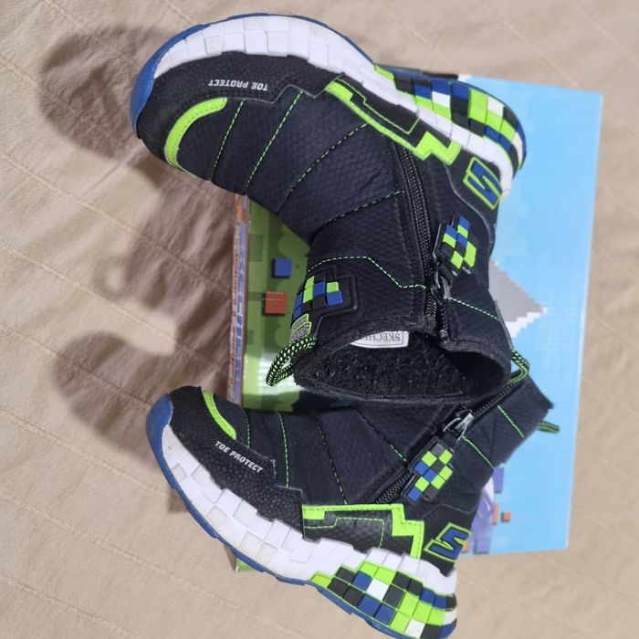 Skechers ботуши номер 27