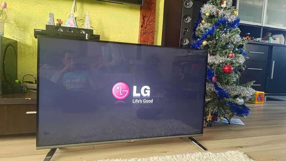 Smart телевизор LG 47 инча + стойка за стена