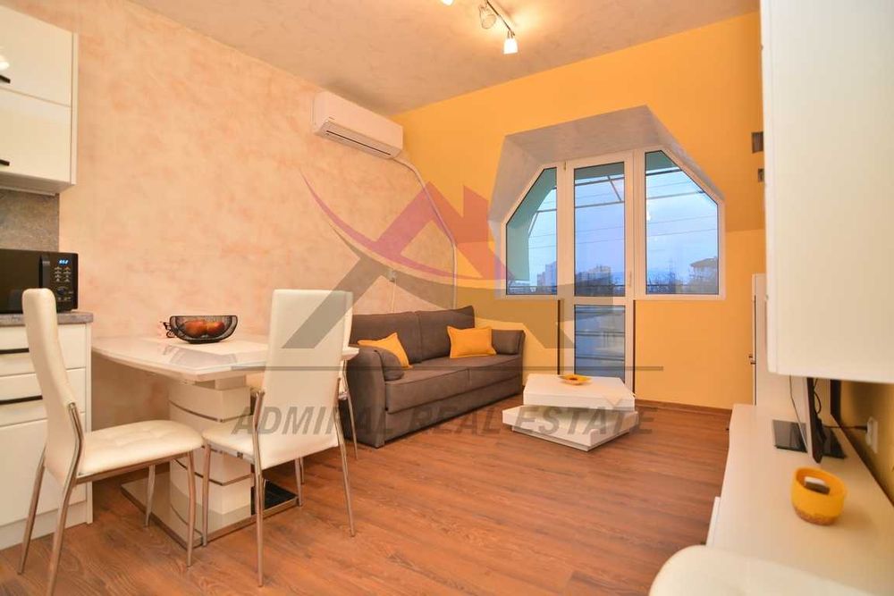 Продава се Двустаен апартамент в Варна, Левски - 80 кв.м за 2000 €/кв.м - Снимка #2