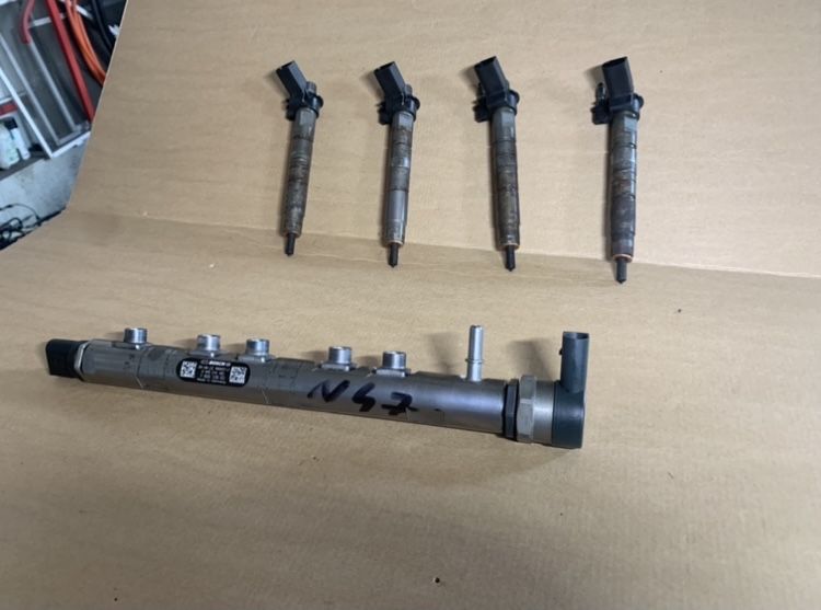 Injectoare+rampa bmw n47d20c 177 cai 143-116 euro 5 alimentare dreapta