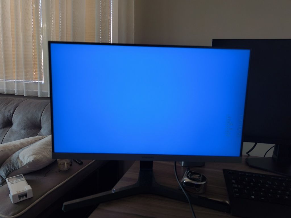 Монитор Samsung 21.5"