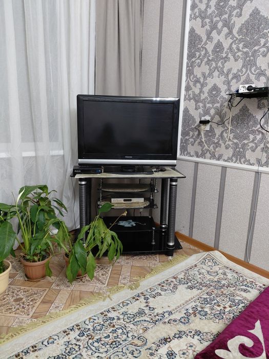 Телевизор места подставками