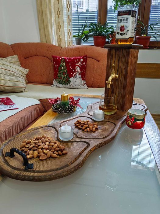 Подарък за мъж – дървен диспенсър за алкохол