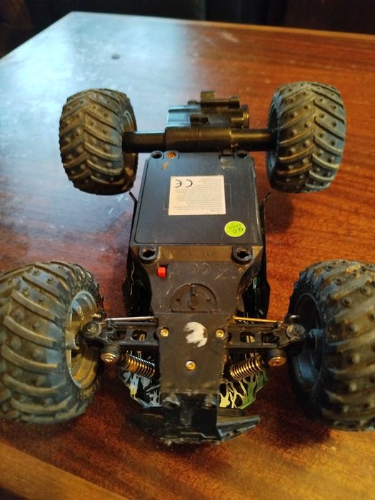 Количка с дистанционно която свети