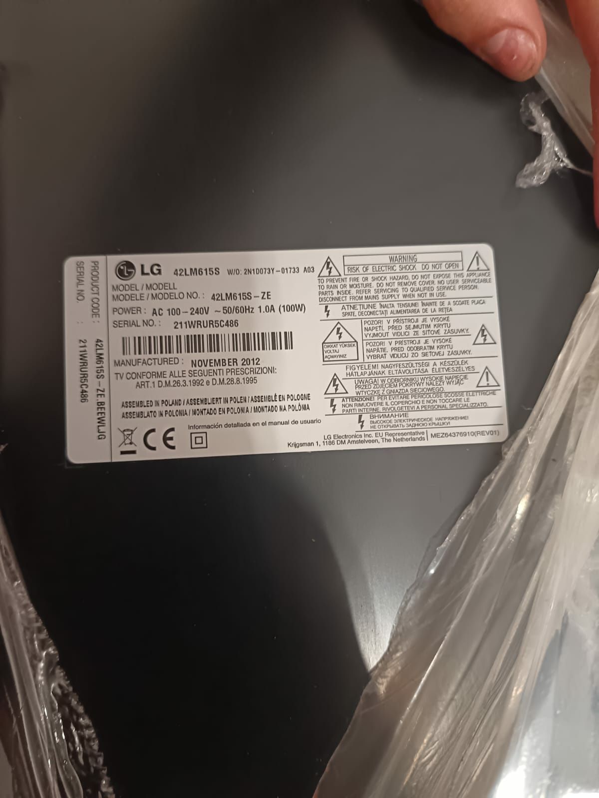 Vand TV LG 3D 107 CM