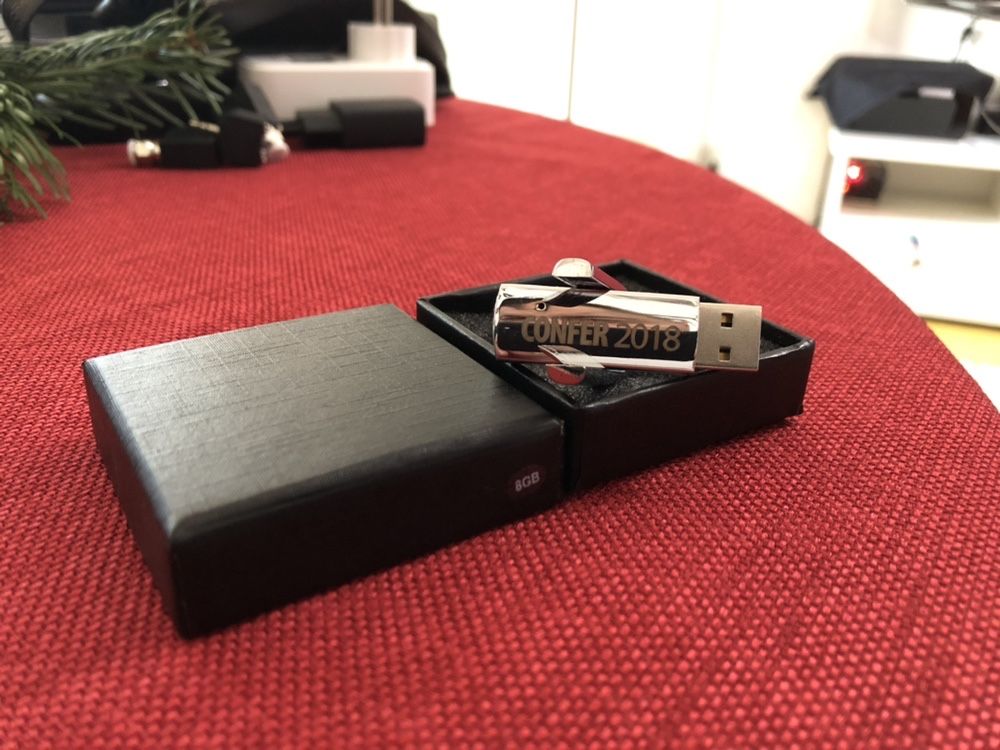 USB 8GB stocare poze / date