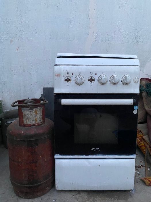 Продам Новогоднюю елку с игрушками, гриляндами и т д. на 25000 тысяч.