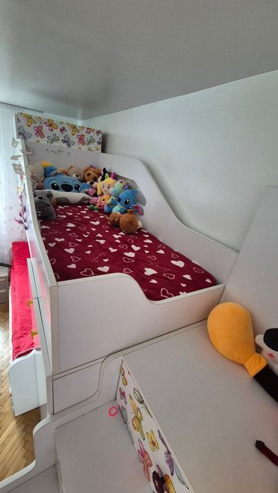 Mobila dormitror copii in stare foarte buna
Lungimea totala: 3.50 cm
i