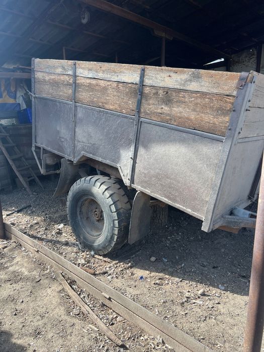 Vând remorca Aro/Tractor