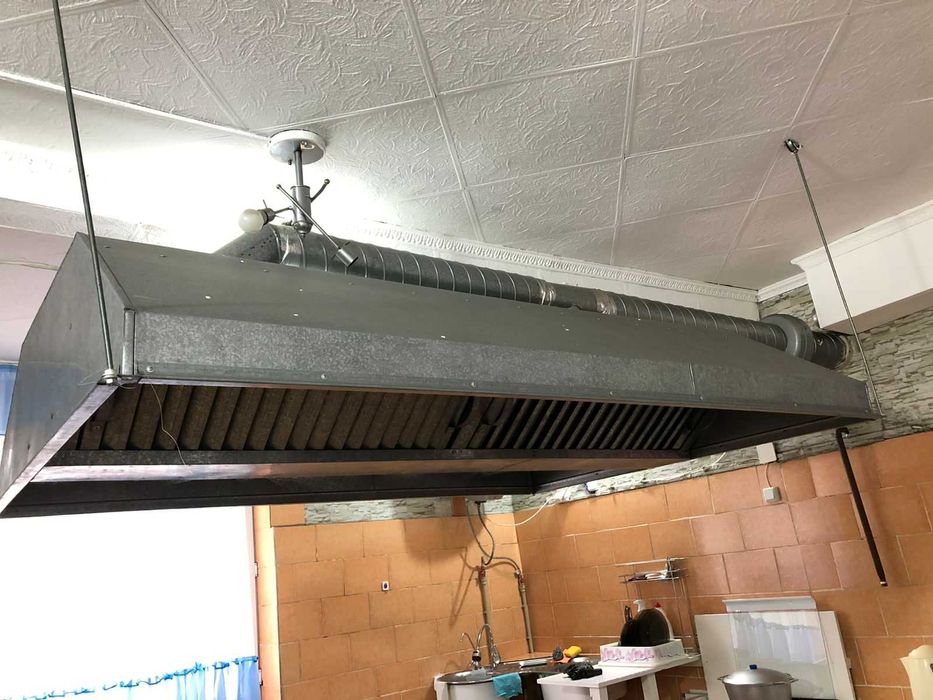 Вытяжка промышленная (зонт + канальный вентилятор)