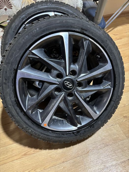 Hyundai i30 комплект родные литые диски и зимние шины 225/45 17