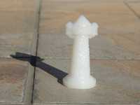 Figurina plastic alb turn medieval de aparare cu postament 6.5 cm