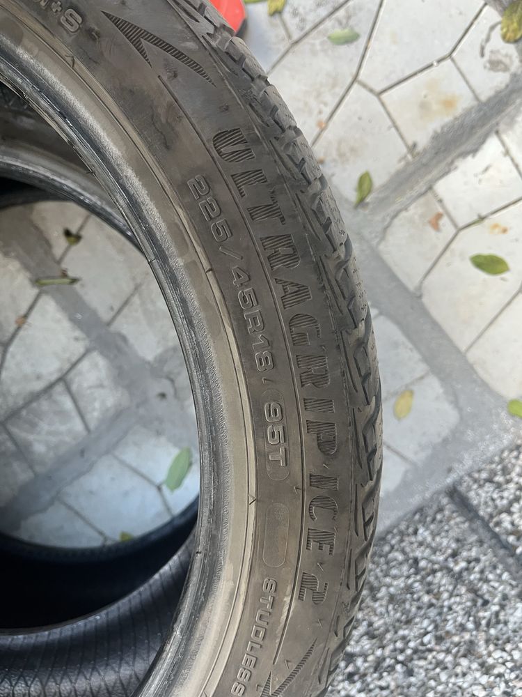 Зимни гуми GOODYEAR 225/45/18 2броя