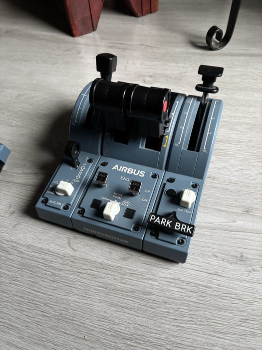 Thrustmaster joystick + throttle airbus ( compatibil PC si XBOX )