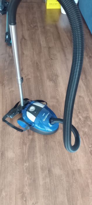 Aspirator Rowenta 1800w,3L,cu sac