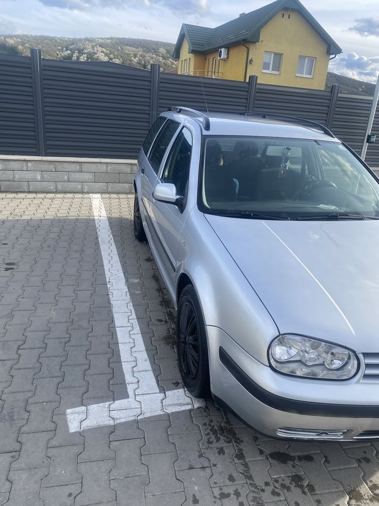 Vînd sau schimb golf 4 14 benzina cu actele la zi