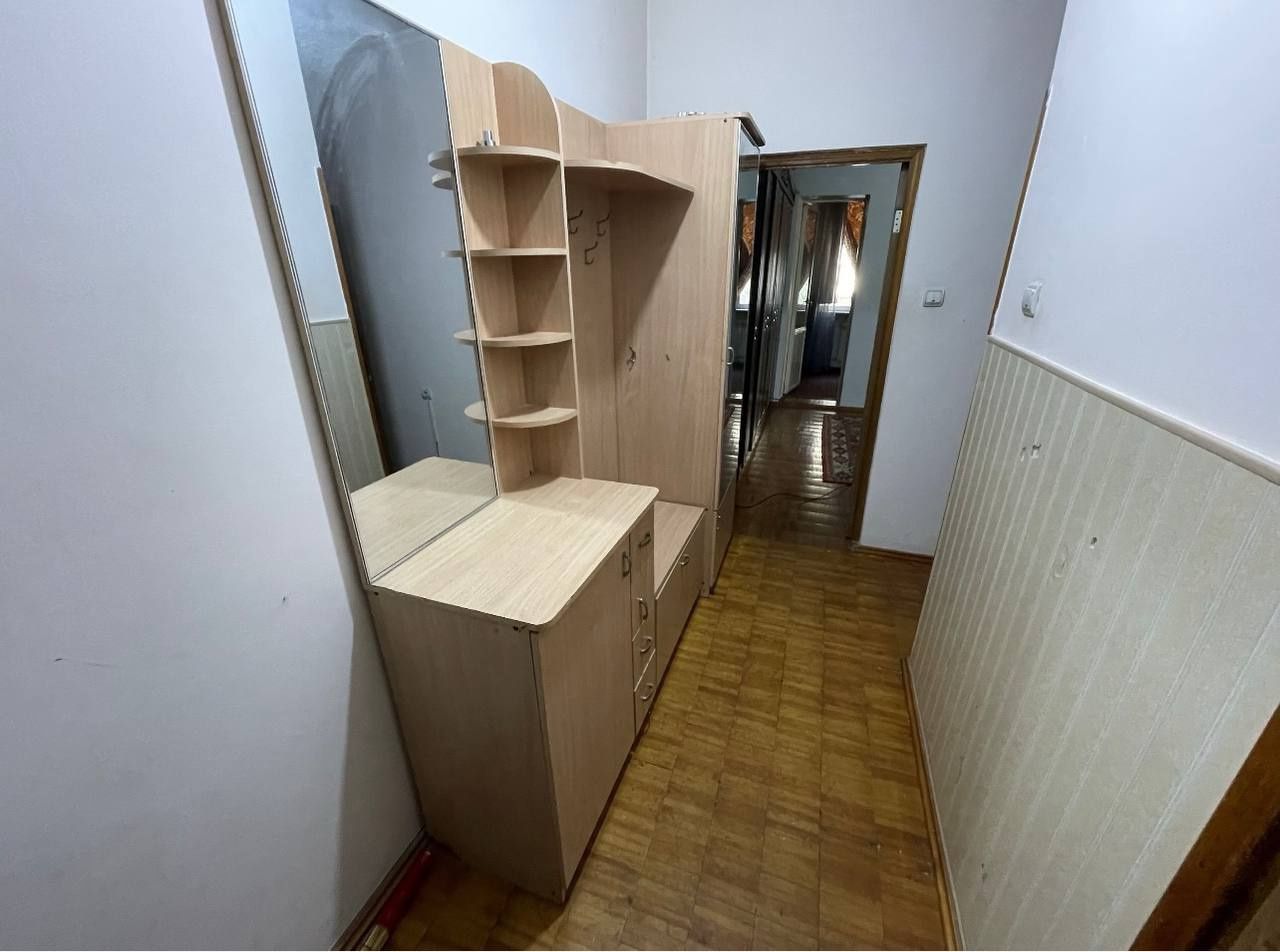 Сдается 1'2  комнатная квартира Юнусабаде 9, студентам или семье.
