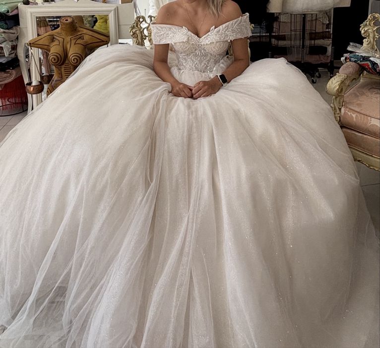 Vand rochie mireasa Vladiyan.