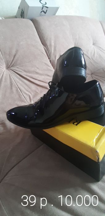 Продаю мужские туфли.
