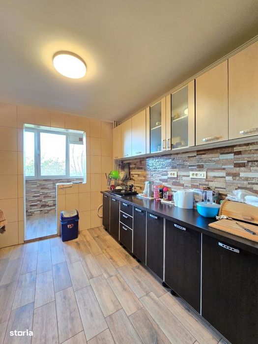 Apartament 3 camere cu 2 bai an 1981 la 3 minute Stb