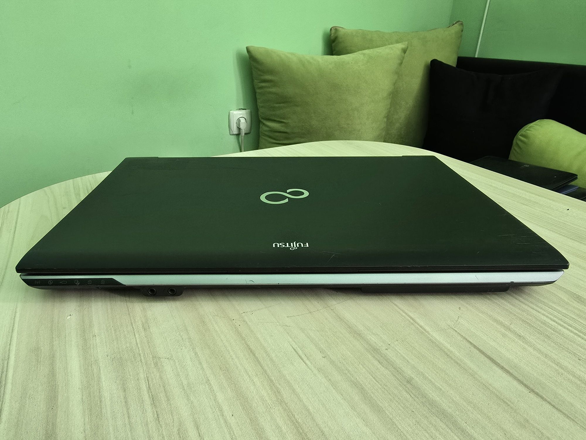 15.6" Fujitsu Core i5/8GB RAM/250GB HDD