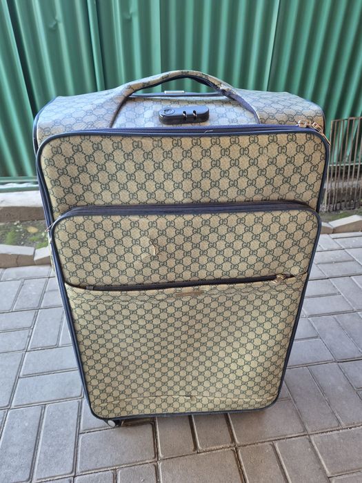 Чемодан продам б/у