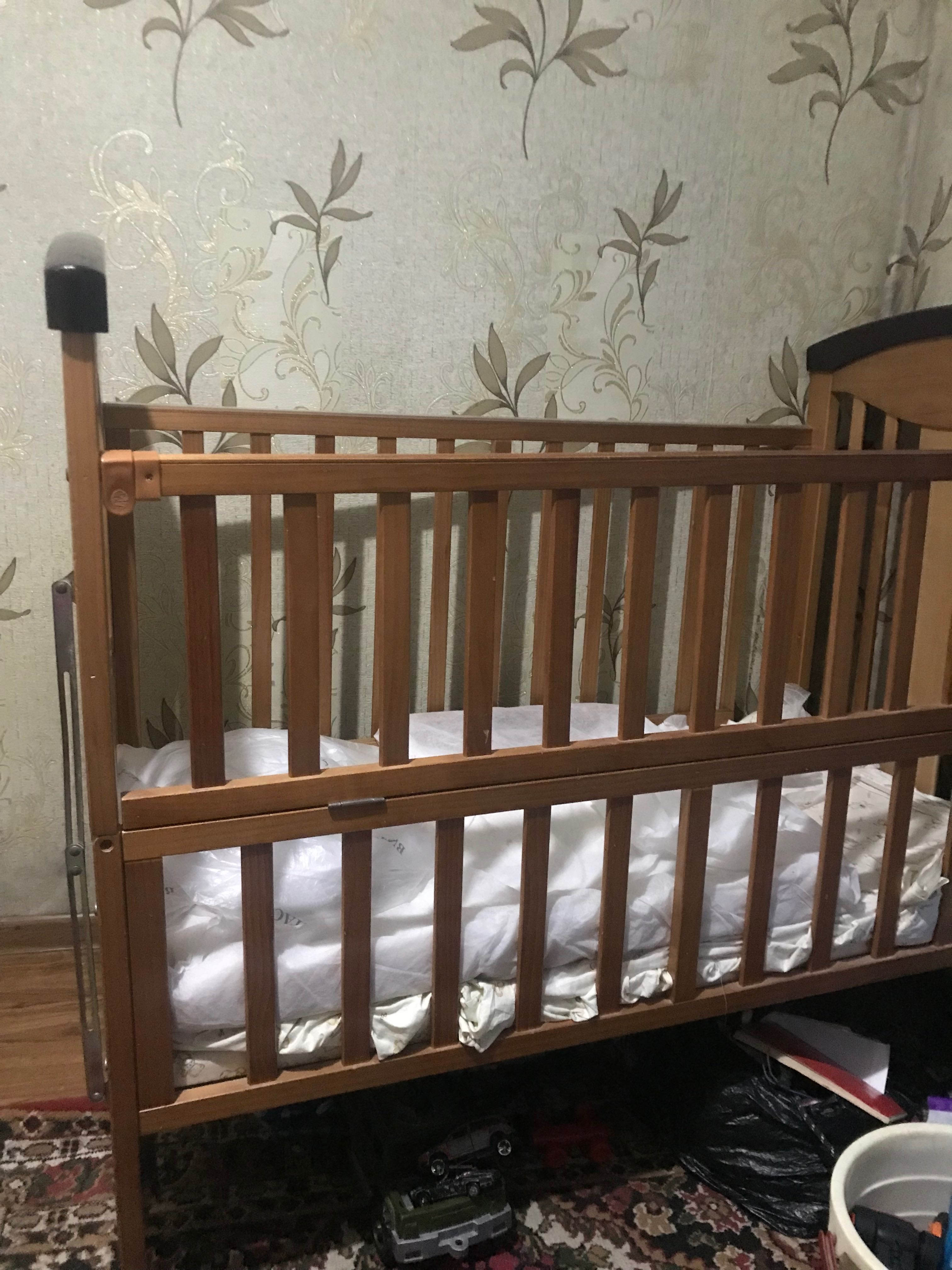 продаю детскую кроватку и детскую коляску