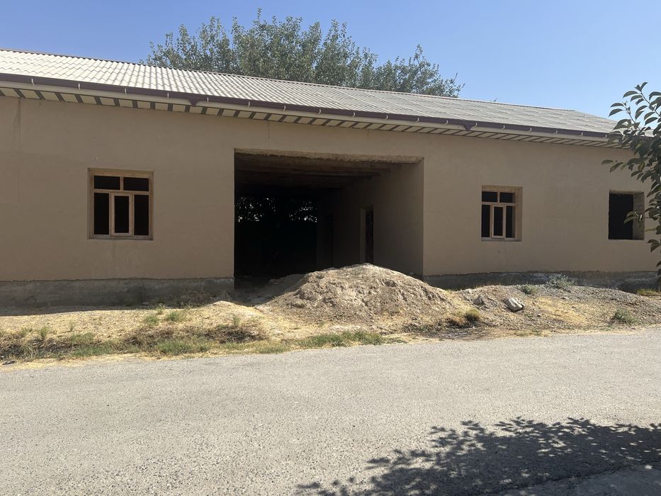 Куриб битказилмаган уй