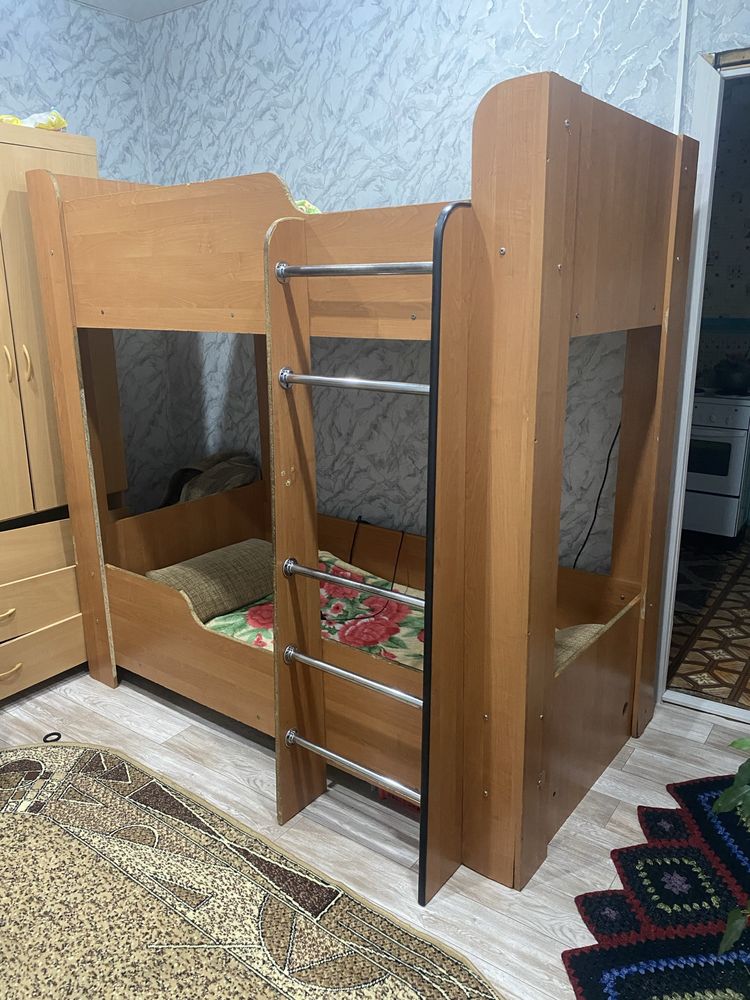 Продам двух этажную кровать