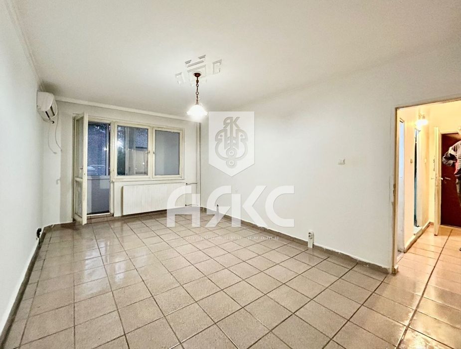 Двустаен апартамент в кв. Люлин 5