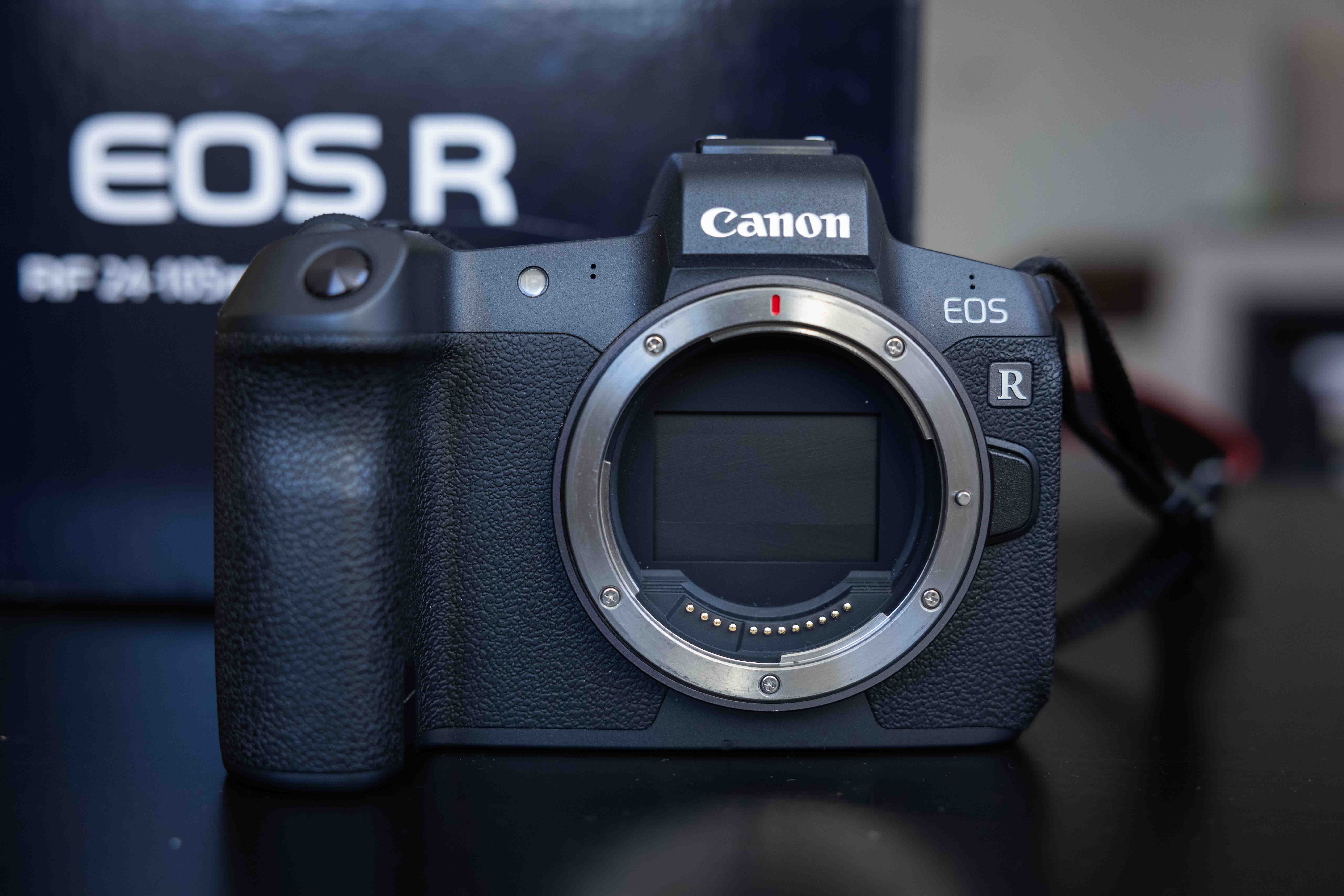 Продавам Canon EOS R в отлично състояние
