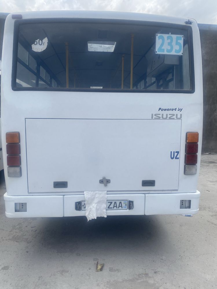 Avtobuz sotiladi xol yaxwi isuzi np 37 ishlab chiqarilgan yili 2013 !!
