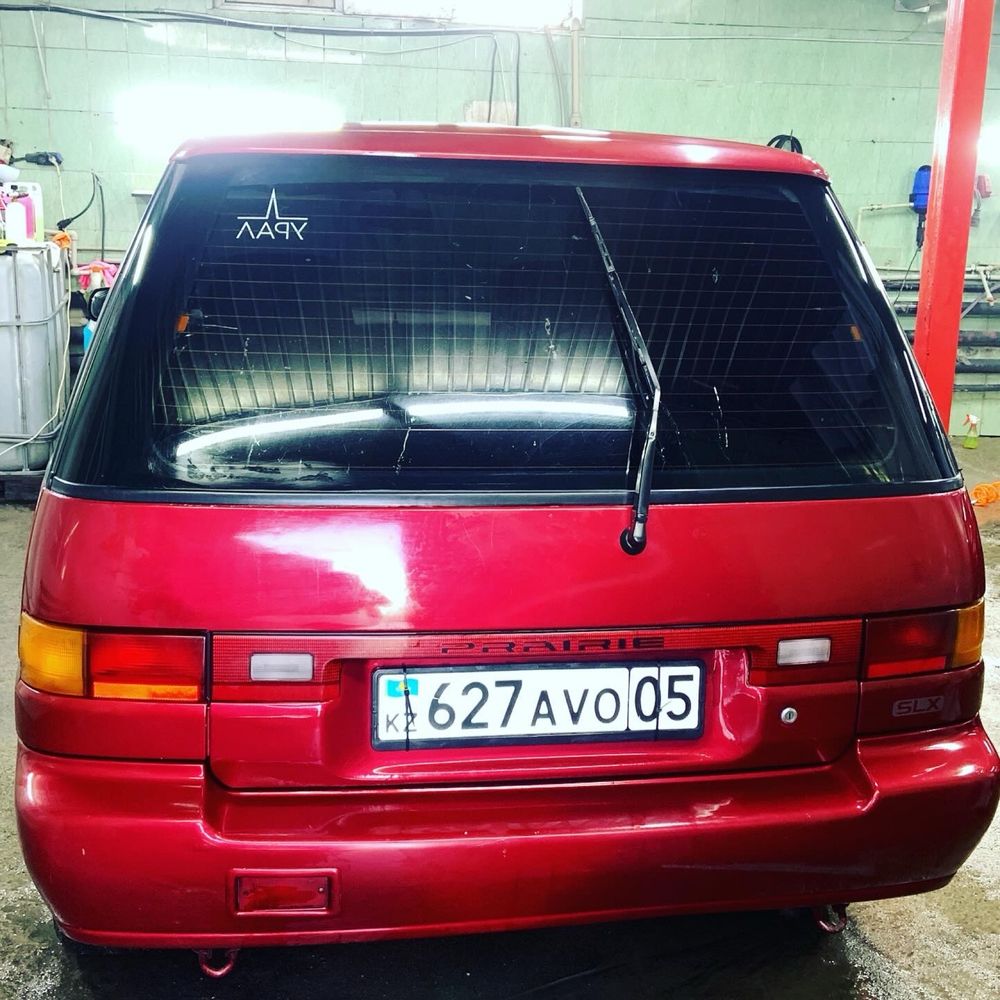 Nissan prairie 1994 год 2.4