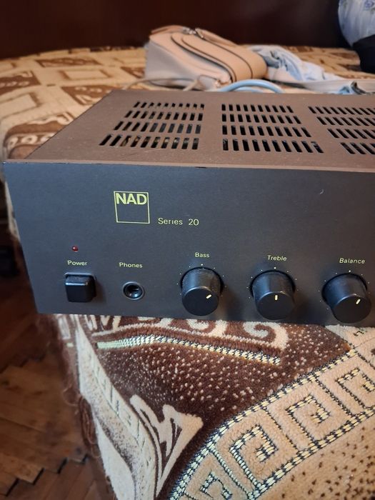 Amplituneri Philips 790 si Nad 3020 A