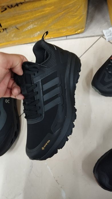 Zimniy krasovkalar barcha razmerlari bor yangi