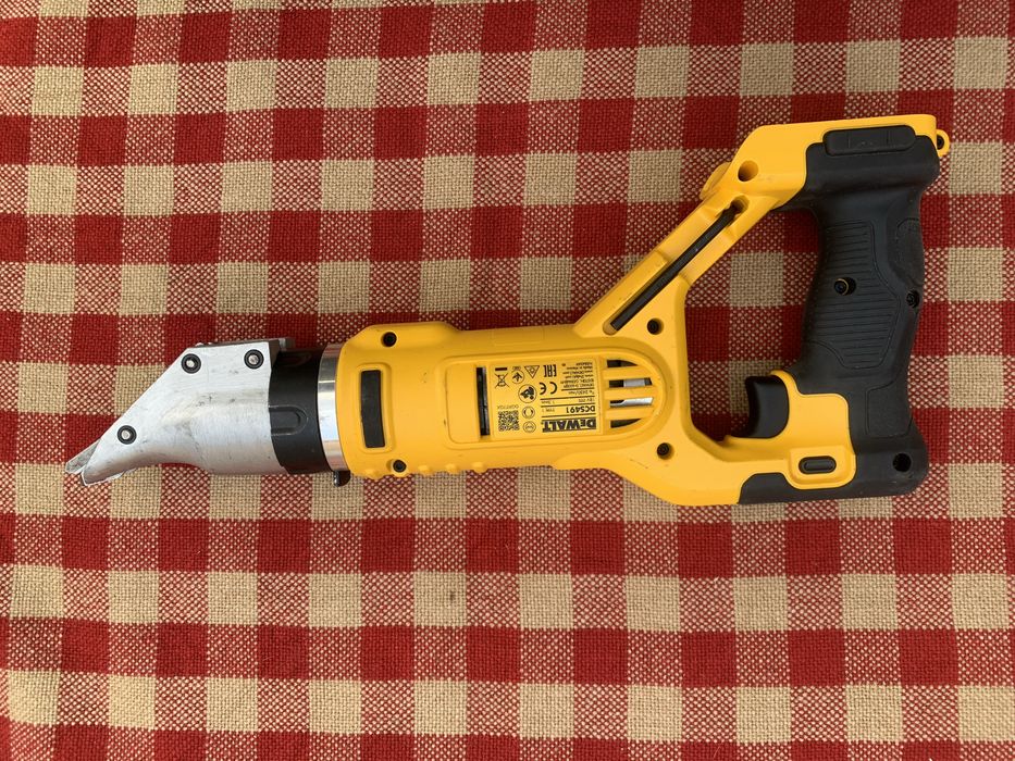 DeWALT DCS 491 /акумулаторна ножица за рязане на ламарина