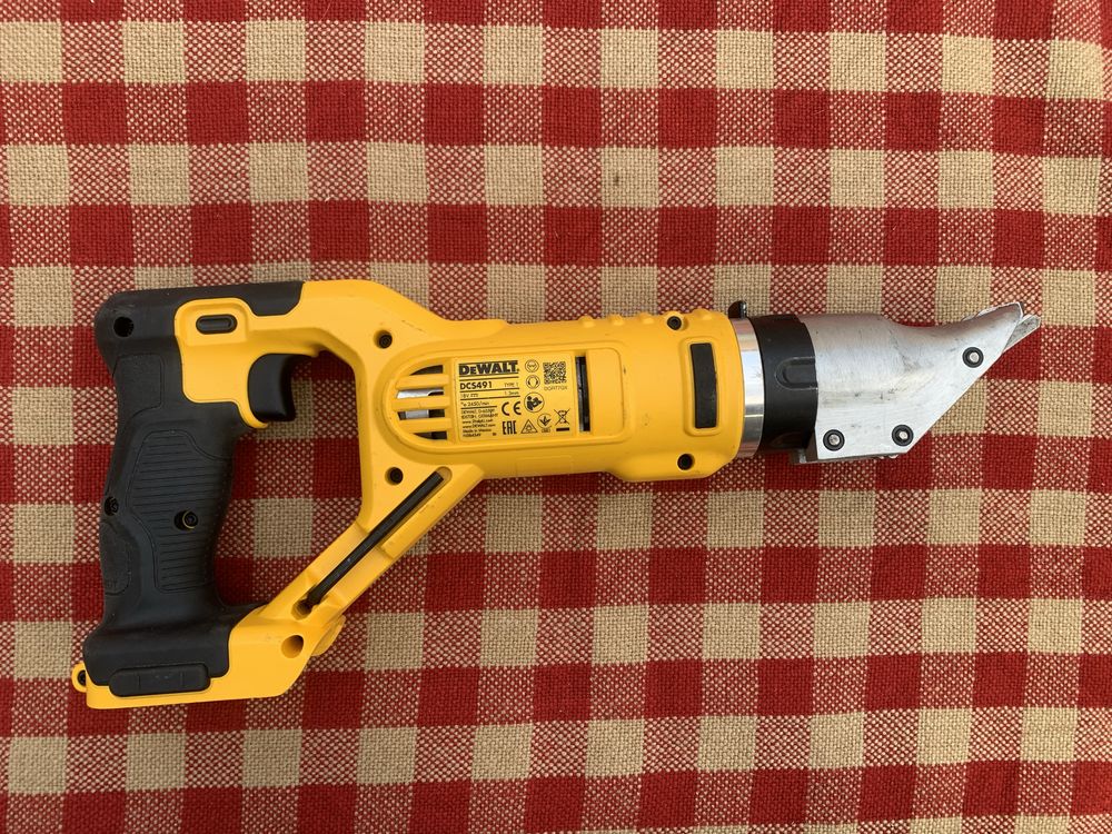 DeWALT DCS 491 /акумулаторна ножица за рязане на ламарина