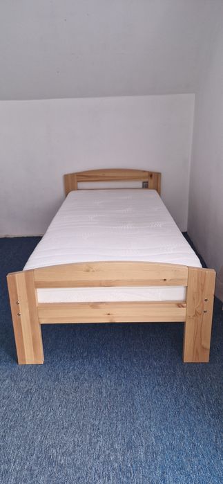 Pat din lemn 90/200 cm.cu somieră și saltea
